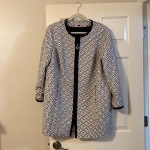 Tahari 16W long black and white zipper jacket